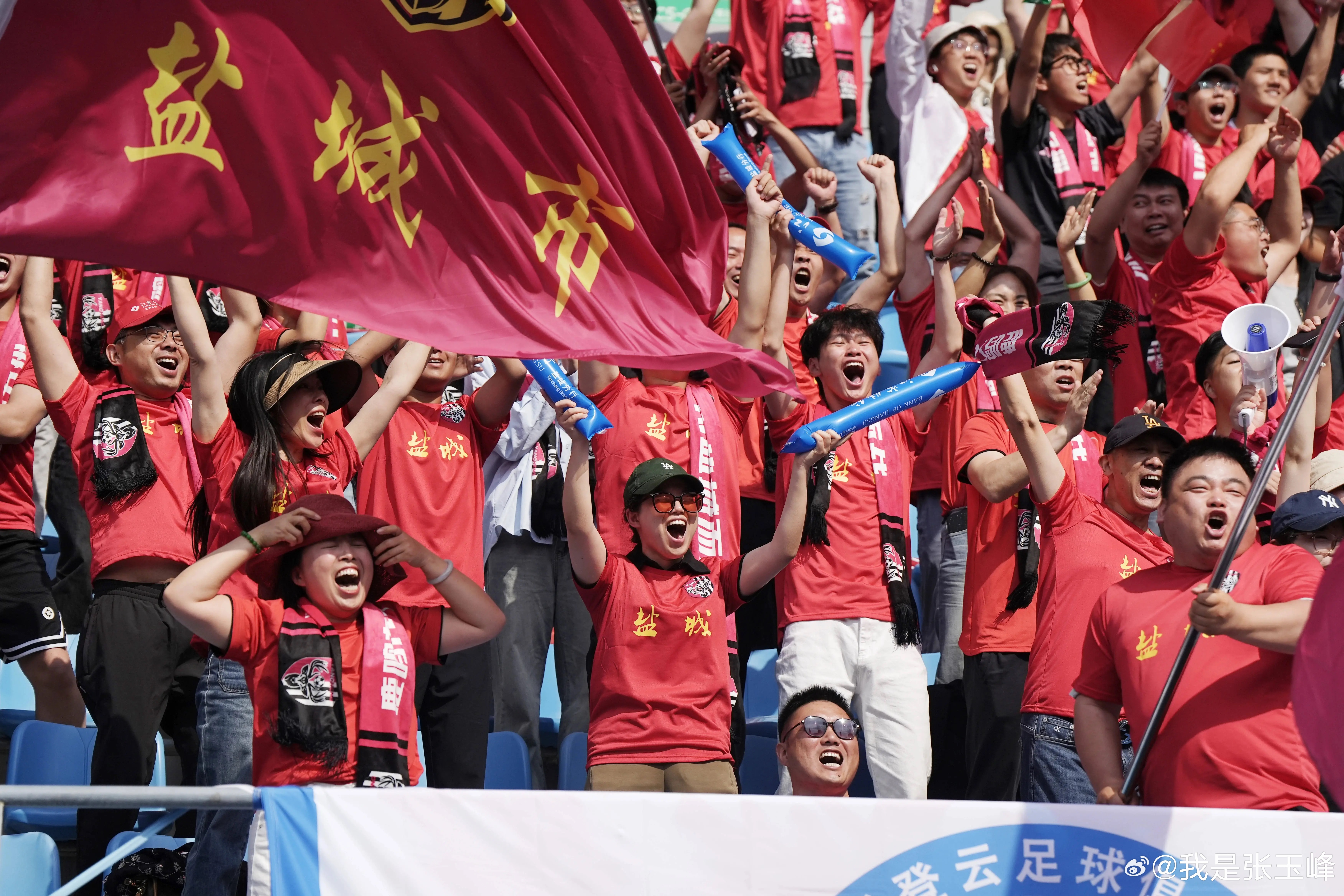 关于跨国篮球对抗精彩盛宴，球迷热情高涨的信息