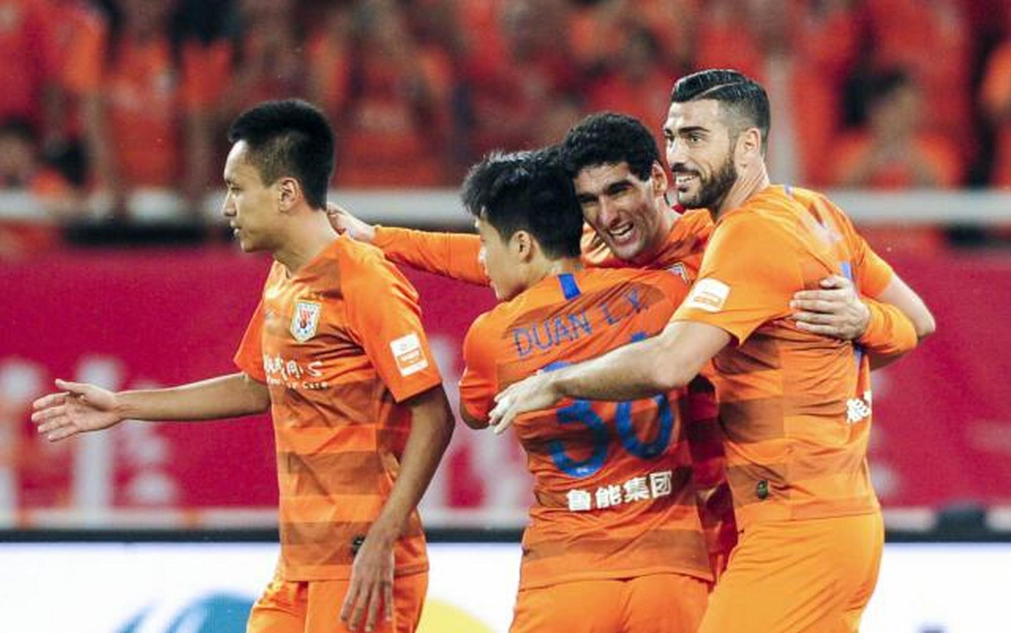 包含苏宁客场不敌鲁能，遭遇险胜的词条