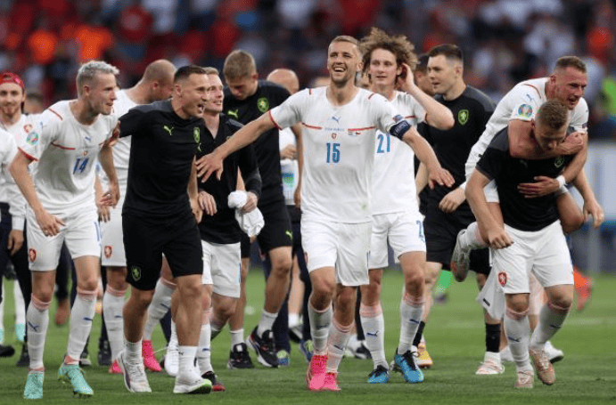 捷克队取胜在望，提升积分晋级下一轮的简单介绍